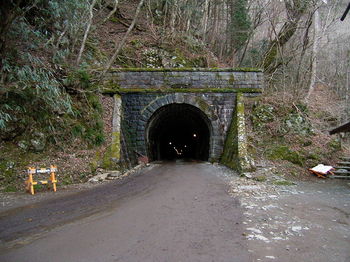 800px-Amagi-tunnel-Izucity-side.jpg